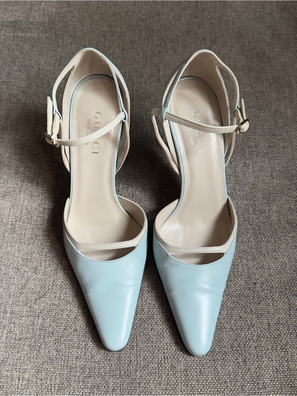 Vintage Gucci baby blue/white heels